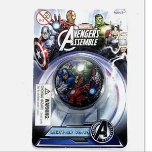 Marvel Yo-Yo Light UP Avengers Assemble Factory Sealed New Hulk